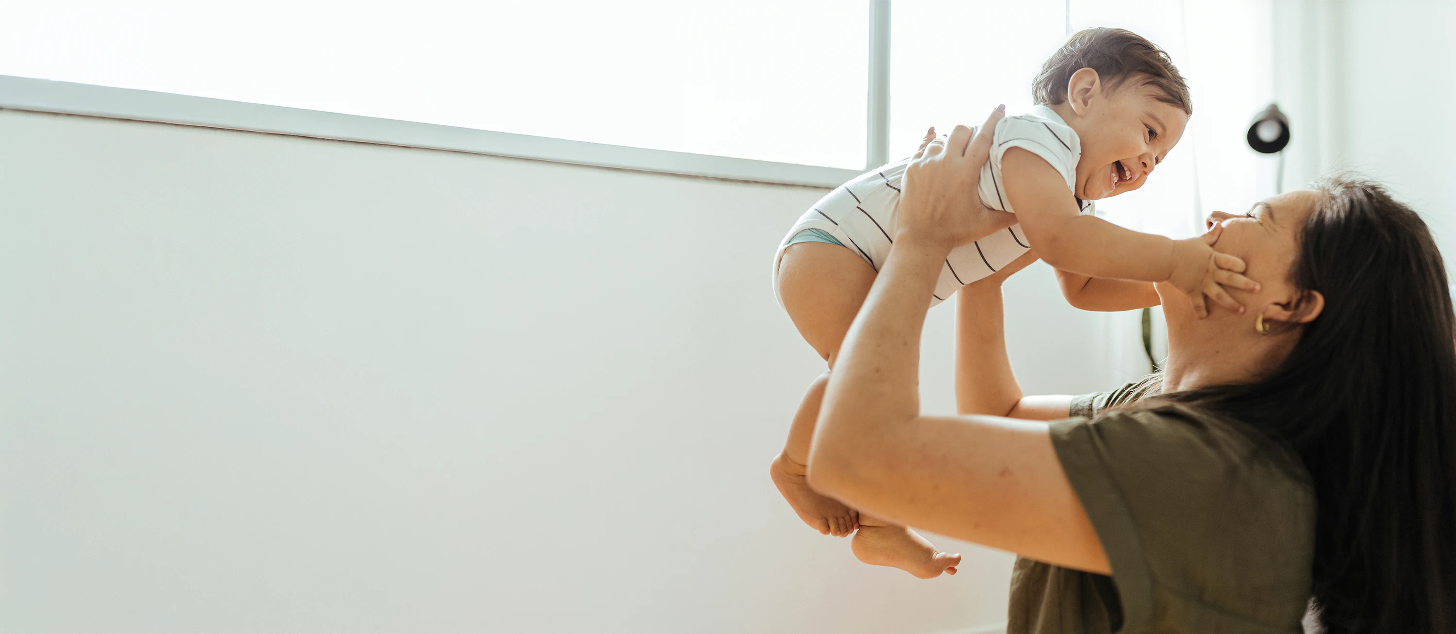 Mamá jugando con su bebé