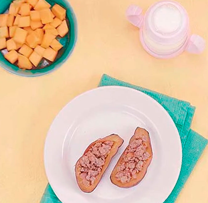 Camote relleno de carne molida + Mango
