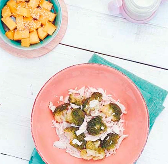 Ensalada de brócoli con pechuga de pavo + papaya con amaranto y vasito de Enfagrow®