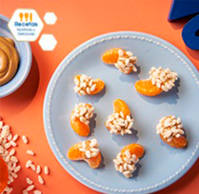 Gajitos de mandarina con crema de almendra y arroz inflado