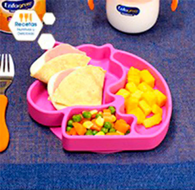 Quesadilla de jamón y queso con mix de vegetales + mango y un vasito de Enfagrow® Promental