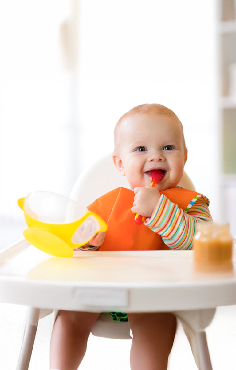 bebé comiendo