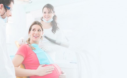 Protege tus dientes y encías durante el embarazo